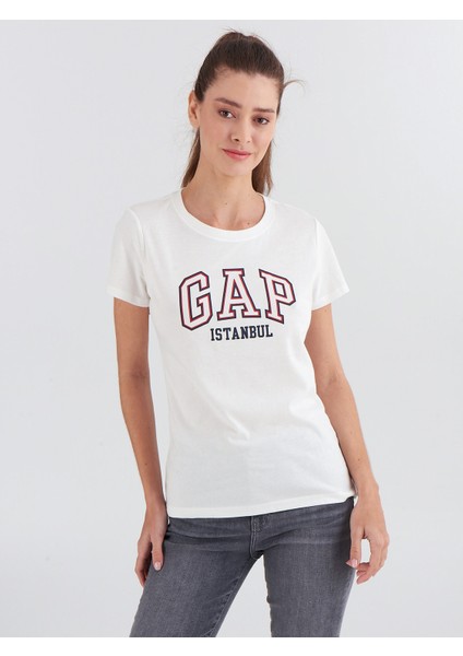 Kadın Beyaz Gap Logo T-Shirt modelleri