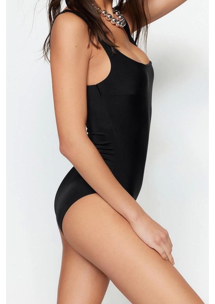 Kadın Moda Kapsız Askılı Carmen Yaka Siyah Regular Mayo indirimleri