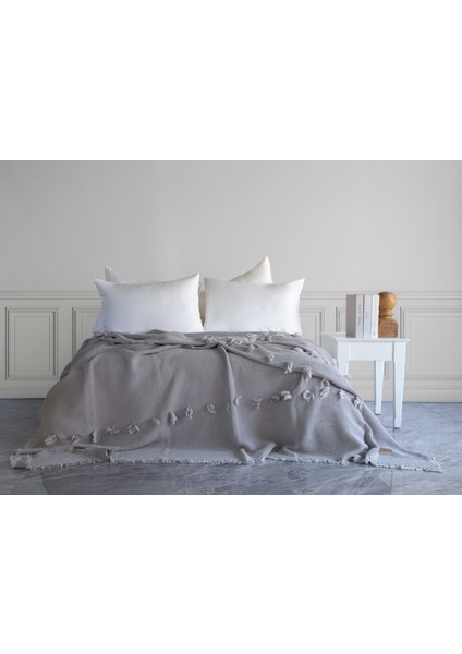 Plume Ponponlu Yatak Örtüsü - Açık Gri