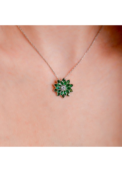 Swarovski Zirconia Cennet Çiçeği Zümrüt Kadın Kolye | 925K Gerçek Gümüş
