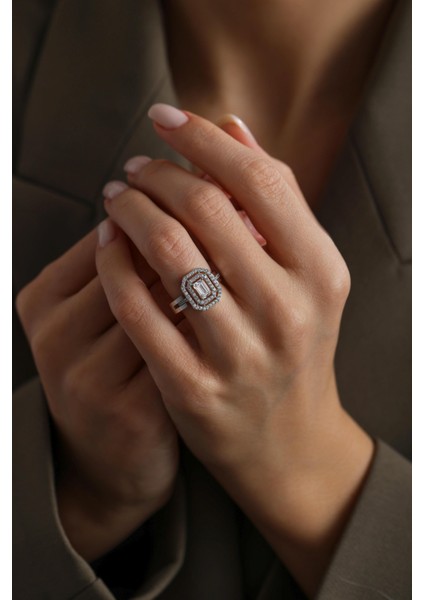 14 Ayar Beyaz Baget Taşlı Altın Yüzük fiyatları