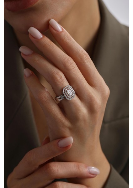 14 Ayar Beyaz Baget Taşlı Altın Yüzük modelleri