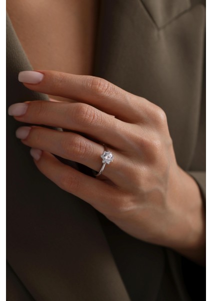 14 Ayar Beyaz Lotus Taşlı Altın Yüzük