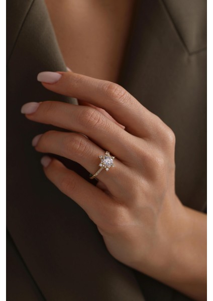 14 Ayar Sarı Lotus Taşlı Altın Yüzük