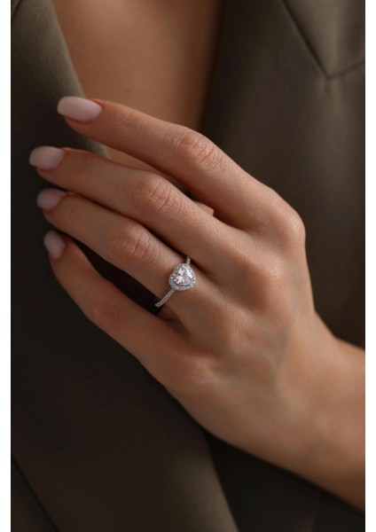 14 Ayar Beyaz Kalp Baget Taşlı Altın Yüzük