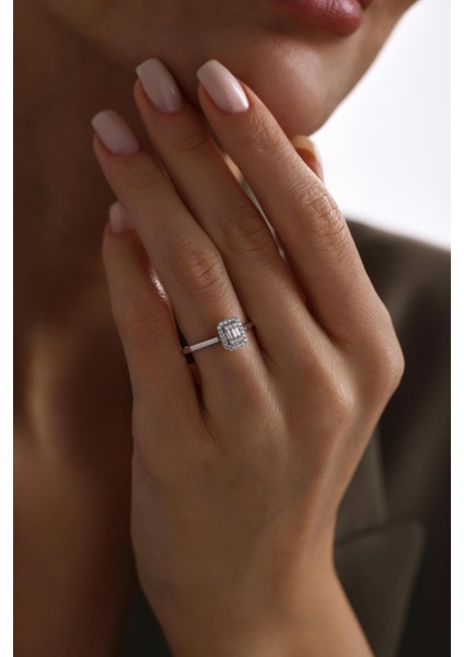 14 Ayar Beyaz Baget Taşlı Altın Yüzük modelleri