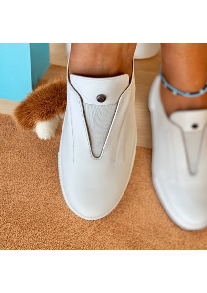 Beyaz Deri Lastik Detaylı Günlük Rahat Sneaker
