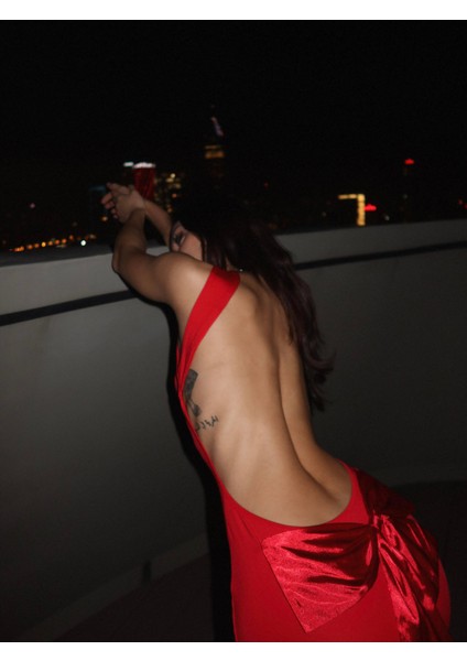 Sırt Dekolteli Kurdele Detaylı Uzun Elbise modelleri