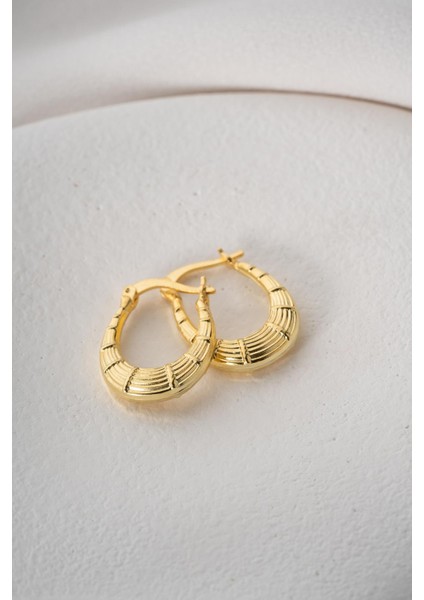 925 Ayar Gümüş Gold Rengi Yatay Çizgili U Şekil Tasarım Şarnel Küpe fiyatları