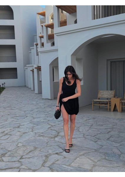 Drape Detaylı Siyah Mini Elbise modelleri