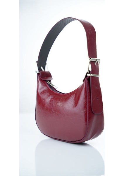 Kadın El ve Omuz Çantası Parlak Yüzey Yeni Sezon Şık Tasarım EN:20CM YÜKSEKLIK:24CM modelleri