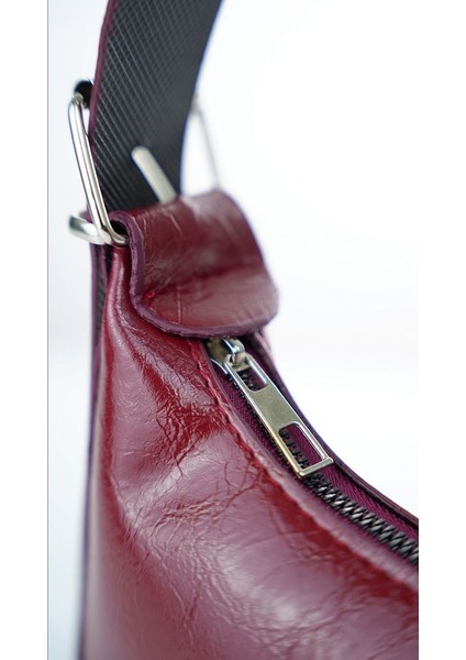 Kadın El ve Omuz Çantası Parlak Yüzey Yeni Sezon Şık Tasarım EN:20CM YÜKSEKLIK:24CM indirimleri