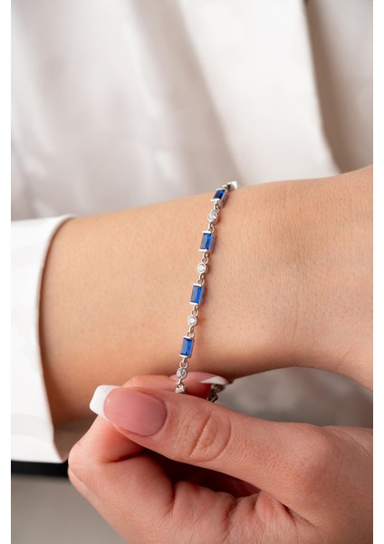 925 Ayar Gümüş Rodyumlu Sıralı Mavi Taşlı Baget Model Bileklik