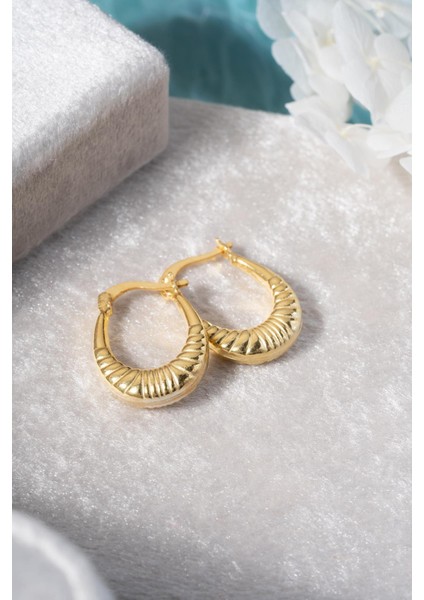 925 Ayar Gümüş Gold Rengi Çizgili Oval Tasarım Şarnel Küpe