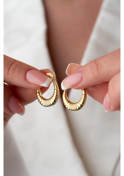 925 Ayar Gümüş Gold Rengi Çizgili Oval Tasarım Şarnel Küpe fiyatları