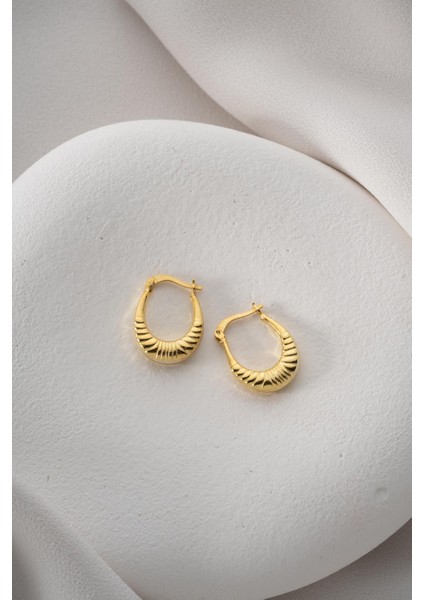 925 Ayar Gümüş Gold Rengi Çizgili Oval Tasarım Şarnel Küpe fırsatları