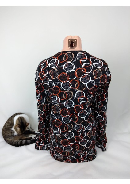 Kadın Siyah Kiremit Beyaz U Yaka Uzun Kollu Desenli Yırtmaçlı Dokuma Viskon Anne Penye Tişört modelleri