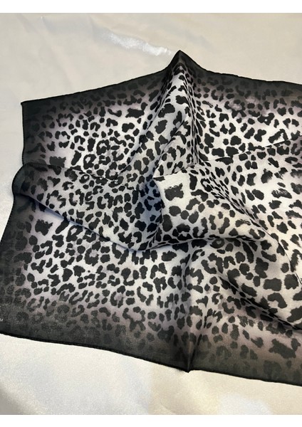 Leopar Desenli Kadın Soft Fular | Şık ve Modern Aksesuar