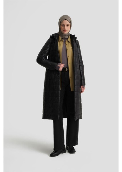 Kapişonlu Uzun Kapitone Mont 24KD7523 Siyah