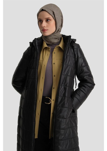 Kapişonlu Uzun Kapitone Mont 24KD7523 Siyah