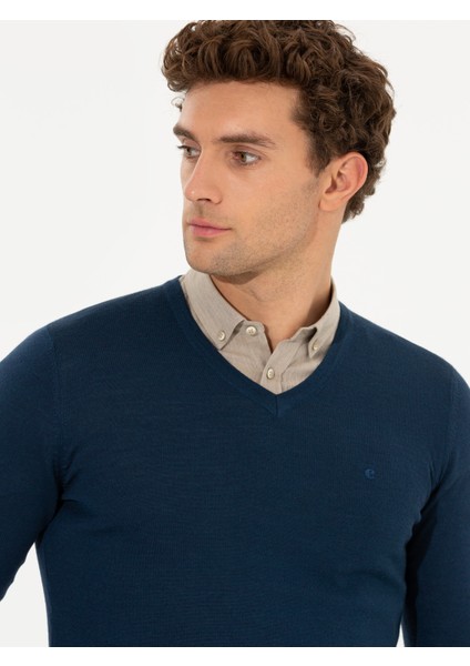Erkek İndigo Slim Fit V Yaka Basic Triko Kazak 50211259-VR028