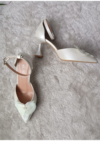Izel Beyaz Inci Çiçek Detaylı Sivri Burun 8 cm Kadeh Topuk Gelin Ayakkabısı fiyatları