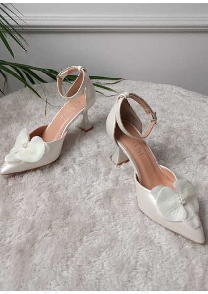 Izel Beyaz Inci Çiçek Detaylı Sivri Burun 8 cm Kadeh Topuk Gelin Ayakkabısı modelleri