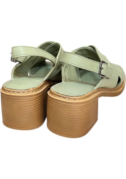 Yeşil Hakiki Deri Çapraz Bantlı Puf Taban Topuklu Sandalet modelleri
