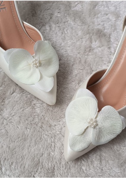 Izel Beyaz Inci Çiçek Detaylı Sivri Burun 8 cm Kadeh Topuk Gelin Ayakkabısı indirimleri
