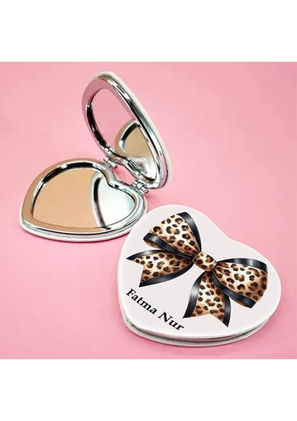 Kişiye Özel İsimli Leoparlı Kurdele Baskılı Kalp Deri Ayna Çanta, Cep ve Makyaj Aynası modelleri