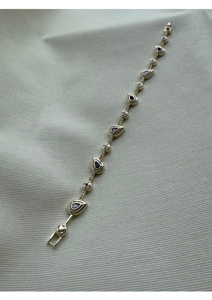 Melis G. Modeli Renkli Taşlı Bileklik