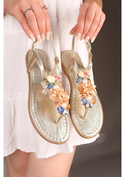 Elmin Çiçek Tokalı Parmak Arası Sandalet Gold