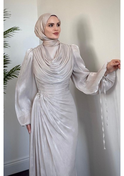 Jenika Omzu ve Beli Taşlı Abiye Taş
