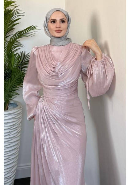 Jenika Omzu ve Beli Taşlı Abiye Pudra modelleri