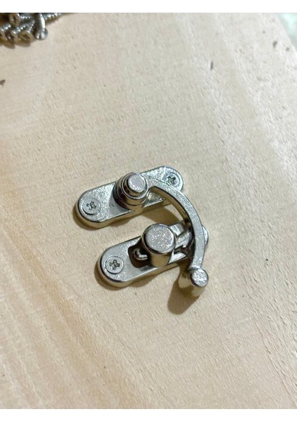 Orta Boy 2 Adet Yay Gözü Kancalı Kilit 28X33 mm Kutu Kilit Nikel