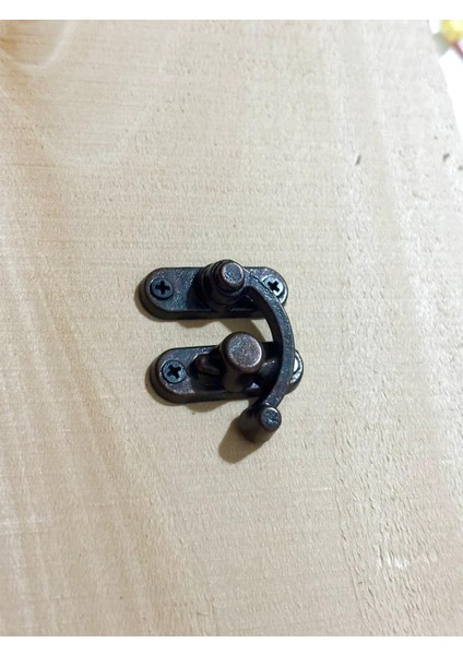 Orta Boy 2 Adet Yay Gözü Kancalı Kilit 28X33 mm Kutu Kilit Bakır Oksit
