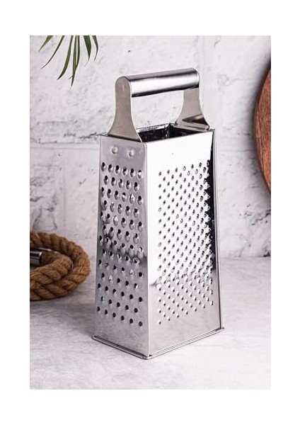 Metal Rende, Paslanmaz Çelik, Çok Amaçlı ve Dayanıklı Tasarım, Sebze, Peynir ve Meyve Rendesi, Ergonomik Saplı, Kolay Temizlenebilir, Mutfak Için Pratik ve Şık