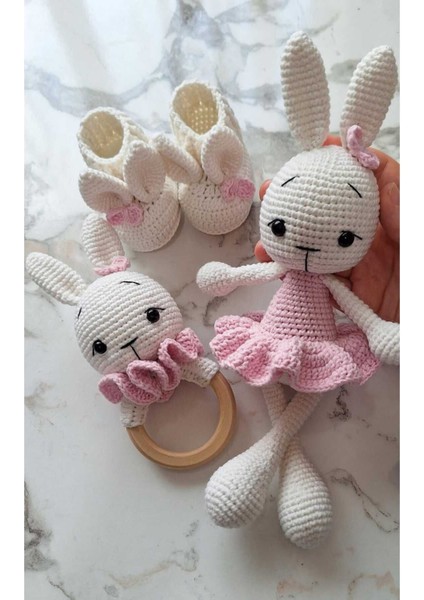 Elite Amigurumi Yenidoğan Hediyelik Set Balerin Tavşan Patik Uyku Arkadaşı ve Çıngırak 1 Adet