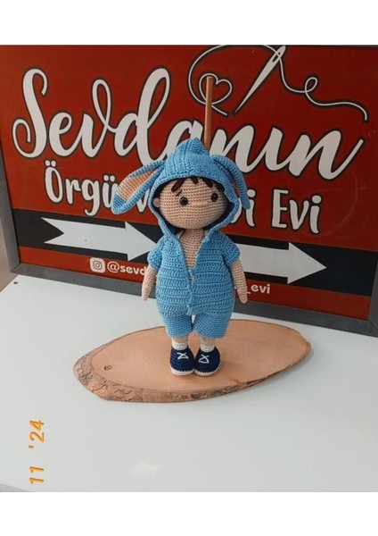 Mavi Hırkalı Bebek 1 Adet