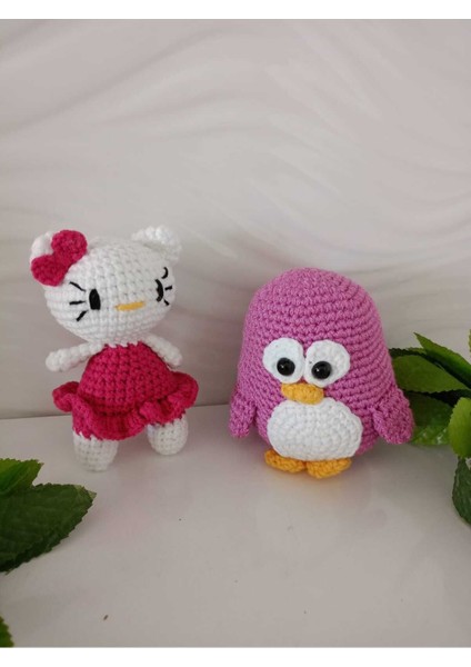 Penguen ve Hellokity Oyuncak El Örgüsüdür 1 Adet