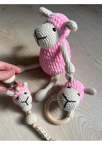 Amigurumi Pembe Kuzu Kuzucuk Set Uyku Arkadaşı Emzik Zinciri Çıngırak 1 Adet