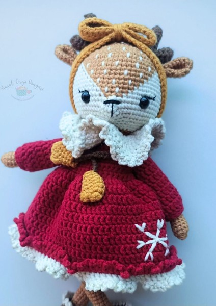 Sevimli Hayvanlar Yeni Yıl Elbiseli Geyik Amigurumi Oyuncak (23 Cm) 1 Adet