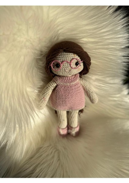 Elite Gözlüklü Uzun Saçlı Sevmli Oyun Arkadaşı Amigurumi Bebek 1 Adet
