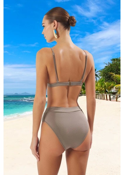 Modern Üçgen Bikini Takımı Esnek Kumaş Şık Detaylı Ergonomik Kesim Özel Tasarım Premium Kalite modelleri