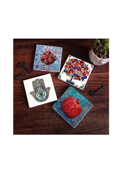Nar Ağacı, Nar, Fatma Ana Eli (Hamsa) Taş Bardak Altlığı Seti - 4 Parça - Dekoratif, Rustik Mutfak Aksesuarı, 10X10 Cm, Kaydırmaz Tabanlı, Şık ve Dayanıklı SC191
