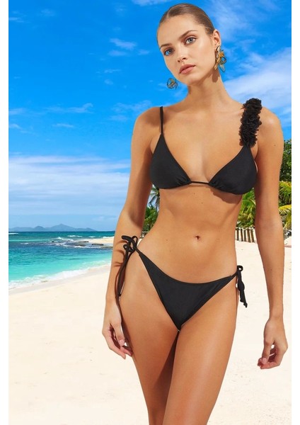 Modern Üçgen Bikini Takımı Yaz Koleksiyonu Şık Detaylı Premium Kalite Uv Korumalı