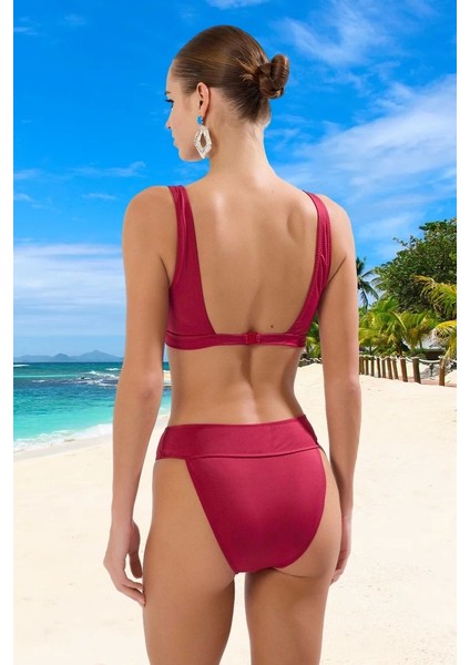 Modern Üçgen Bikini Takımı Ergonomik Kesim Hızlı Kuruyan Su Sporları Için Özel Tasarım