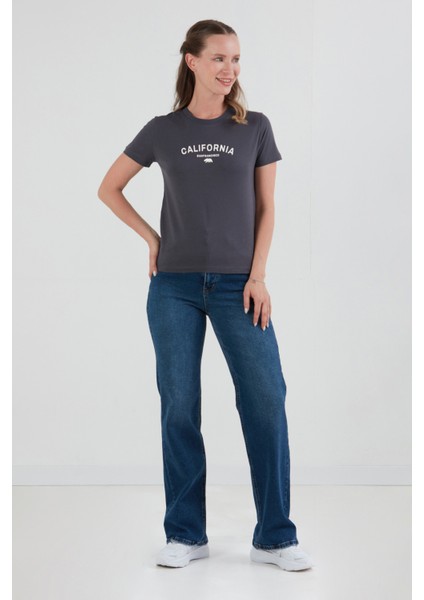 California Kabartma Baskılı Bisiklet Yaka Tişört fiyatları