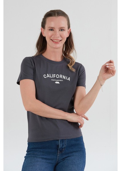 California Kabartma Baskılı Bisiklet Yaka Tişört modelleri