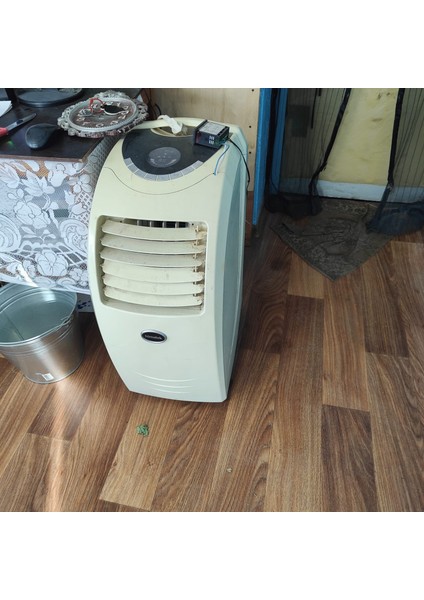 Klima Için Bir Parçası (plastik Aparattır)